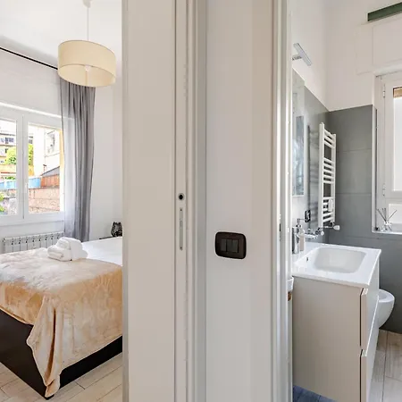 Apartamento Domus Alexandrae - Metro A & Tuscolana *
