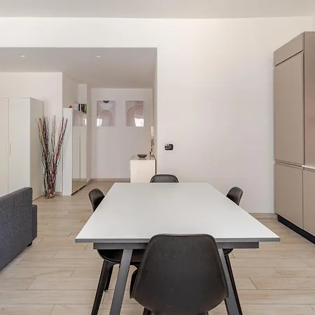 Apartament Domus Alexandrae - Metro A & Tuscolana